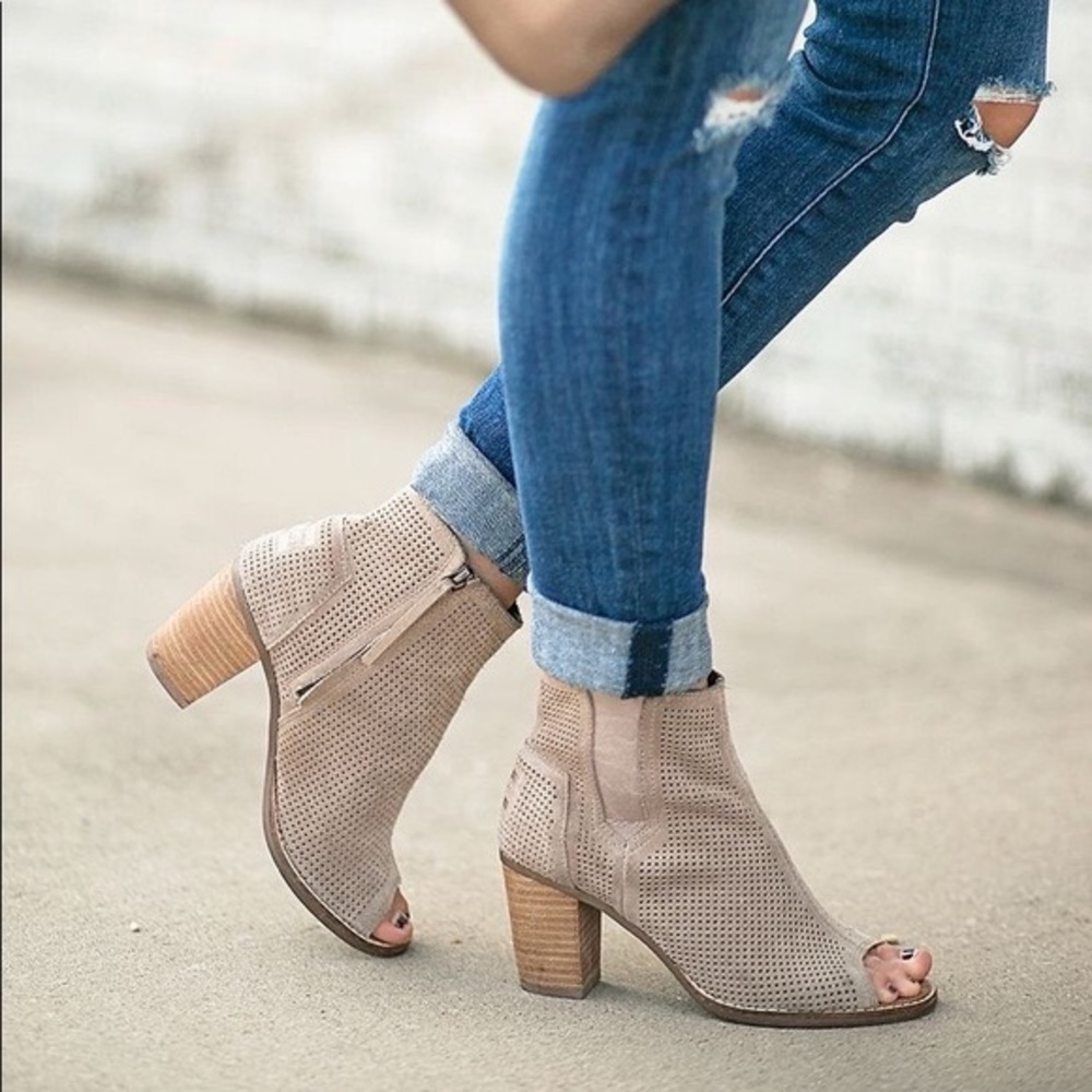 Tom’s boots 6